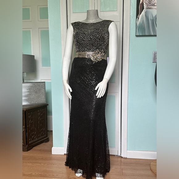 Size 12 Black Fitted Dress Mother of Bride Groom Tony Bowls Cruise Gala Gown